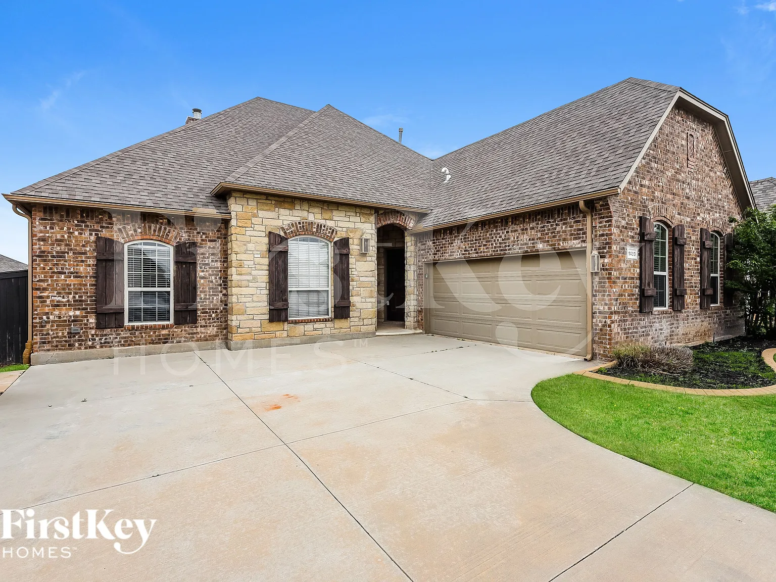 3 bed, 2.5 bath, 2408 sqft, $2,220 — Photo 2
