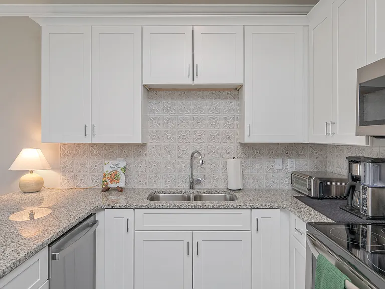 1802 Stable Ln #B2 — Photo 6