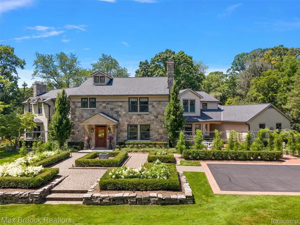 590 Haverhill Rd, Bloomfield Hills, MI 48304