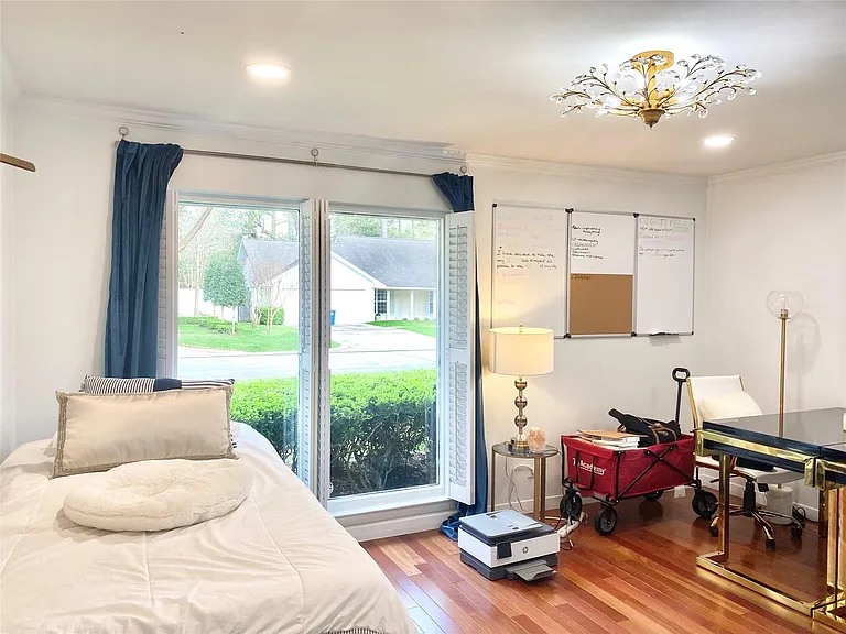 729 Camelot Ln — Photo 17
