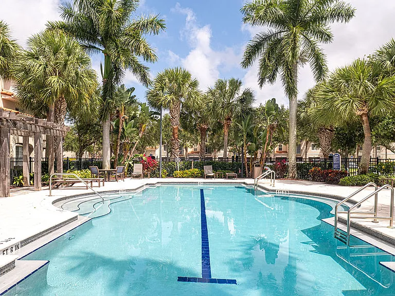 Cortland Portofino Place — Photo 42
