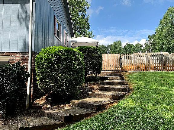 4th image of 267 Holly Hills Dr