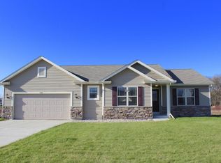 1132 Red Oak Cir, Johnson Creek, WI 53094