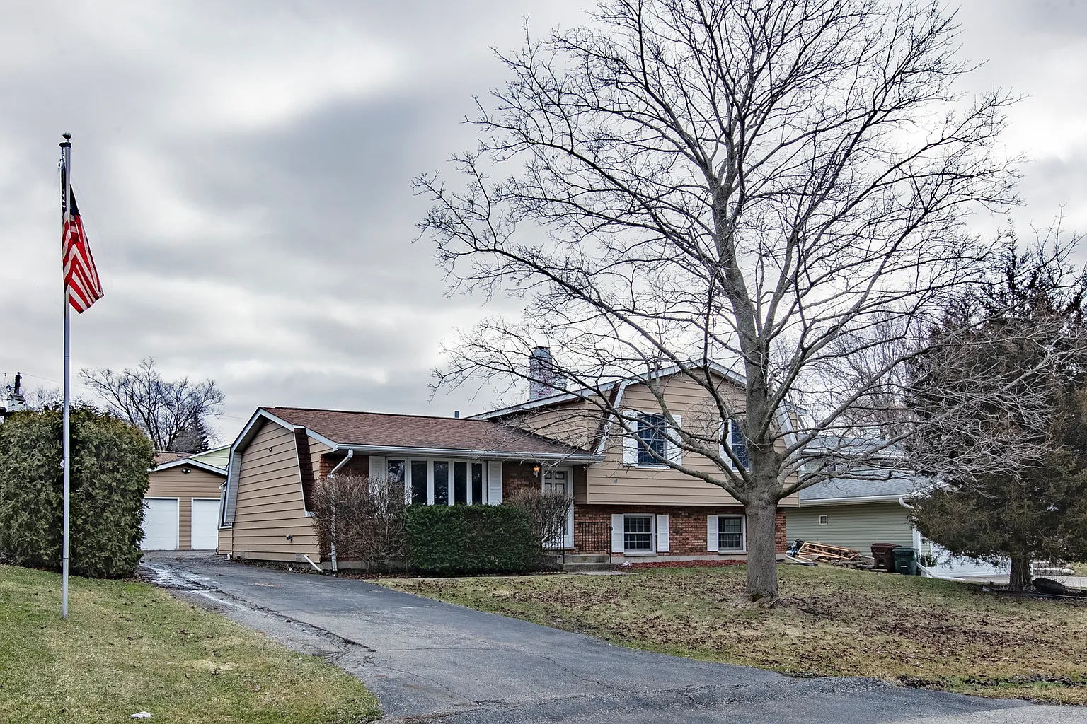2201 Countryside Ln photo 1