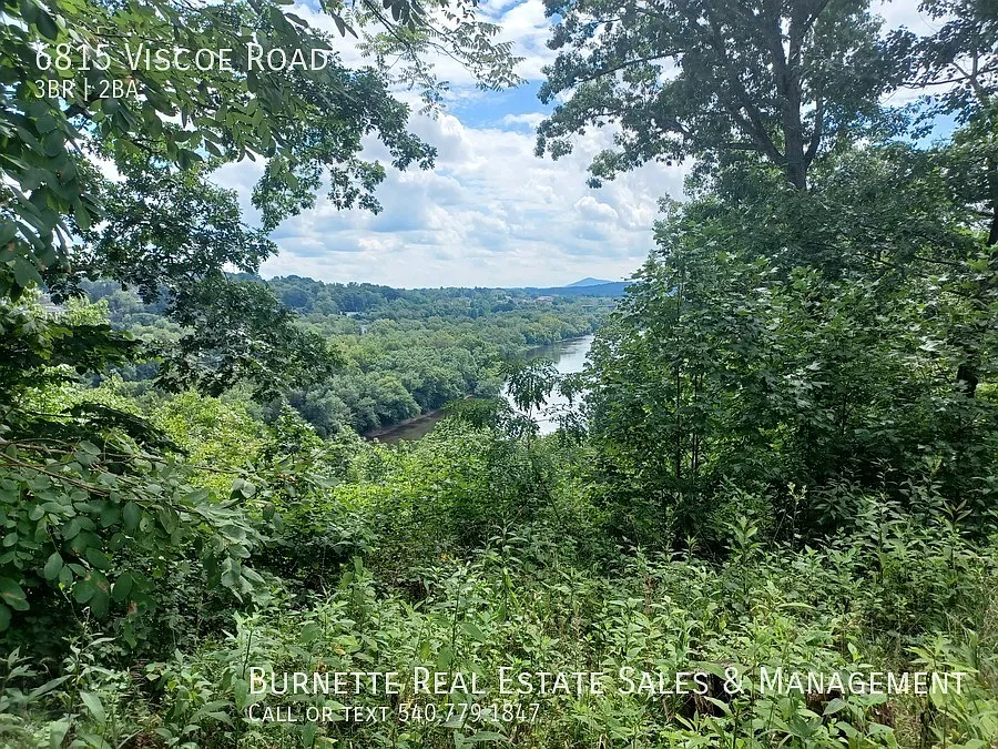 Great location with river view — Photo 3