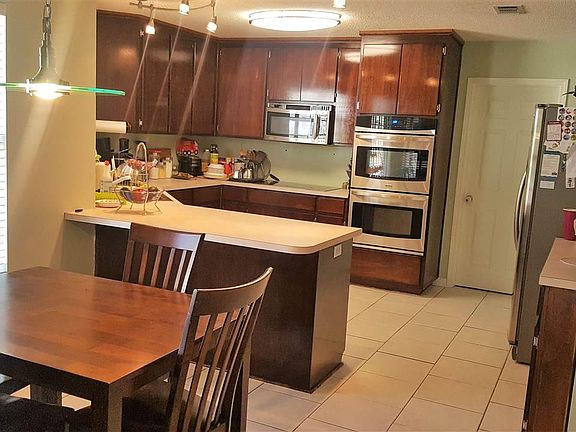 5th image of 704 Colemo Pl