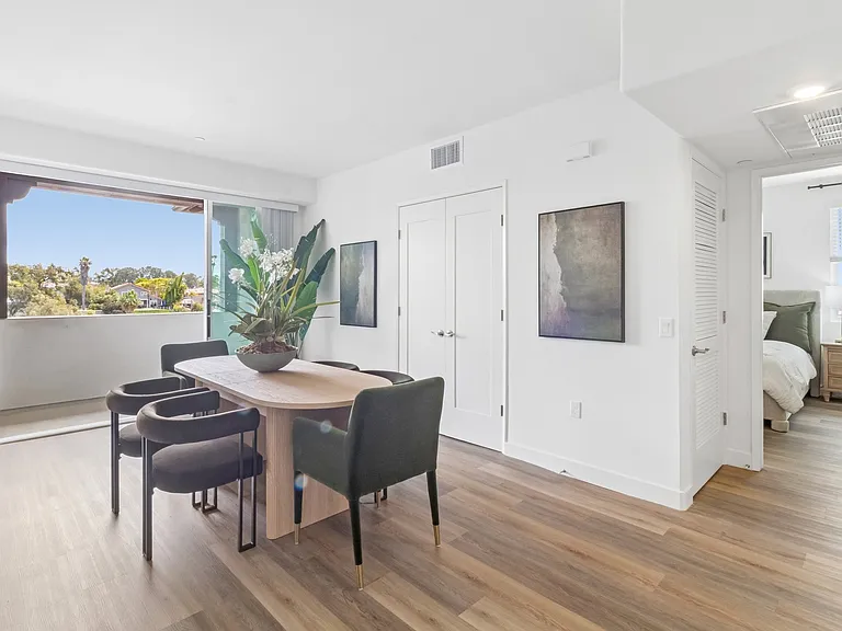 Avia La Jolla — Photo 11