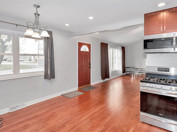 5th image of 15935 Debra Dr