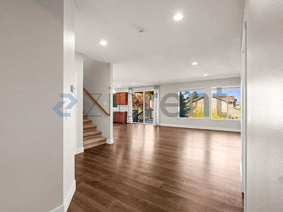 4th image of 722 85th Dr SE