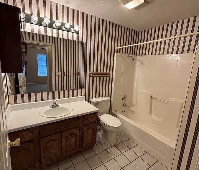 2538 W Houston St — Photo 9