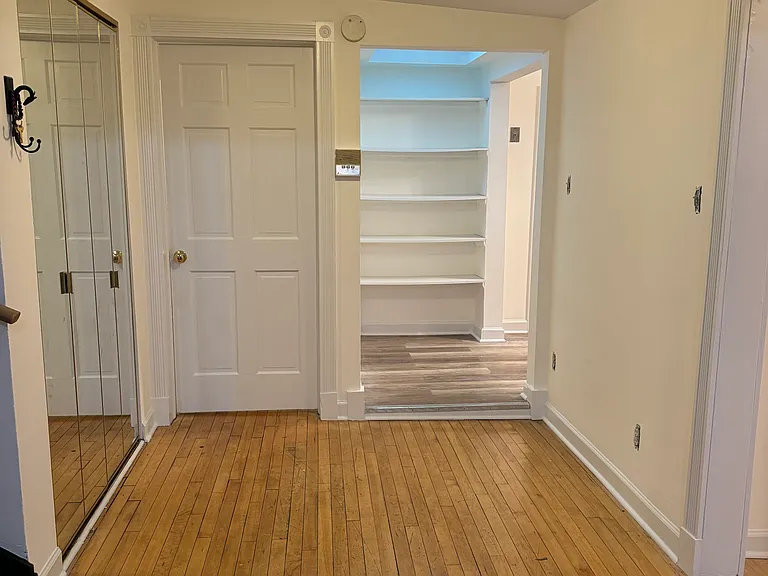 547 W Surf St #B — Photo 5
