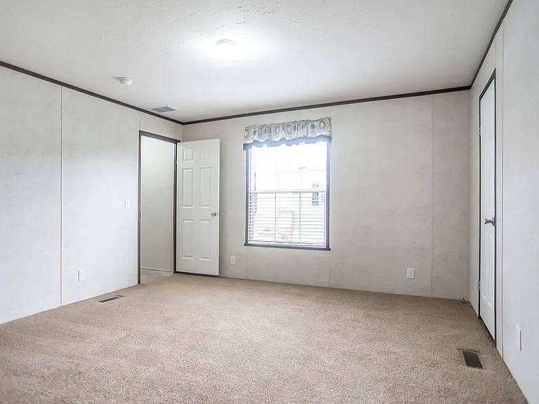 428 Glen Dr — Photo 2