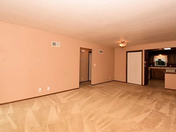 2nd image of 1516 Camden Ct