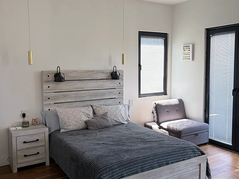 2464 Desire Ave — Photo 12