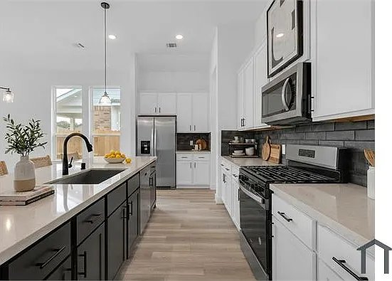 4 bed, 2196 sqft, $3,350 — Photo 2