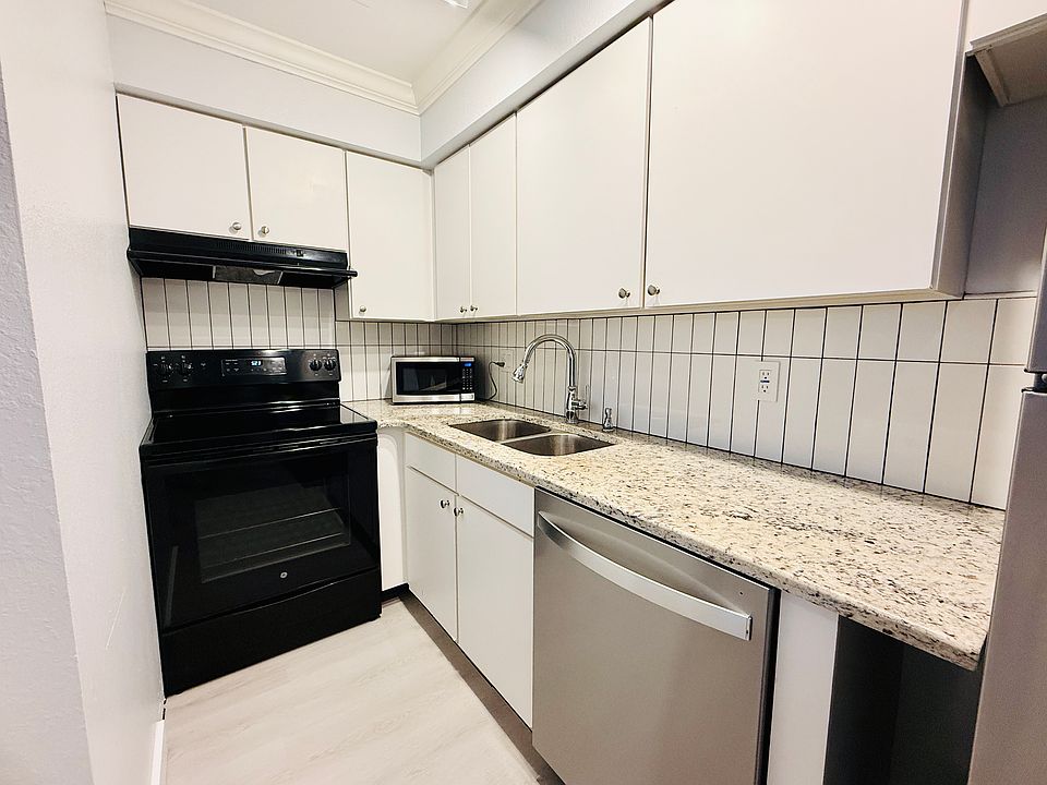 1st image of 9586 Lake Chase Island Way