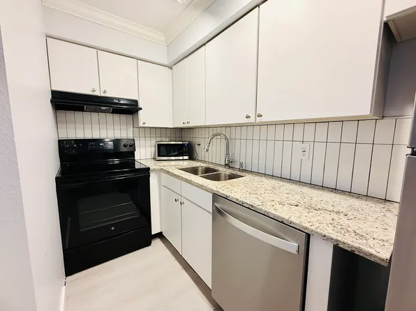 9586 Lake Chase Island Way, Tampa, FL 33626