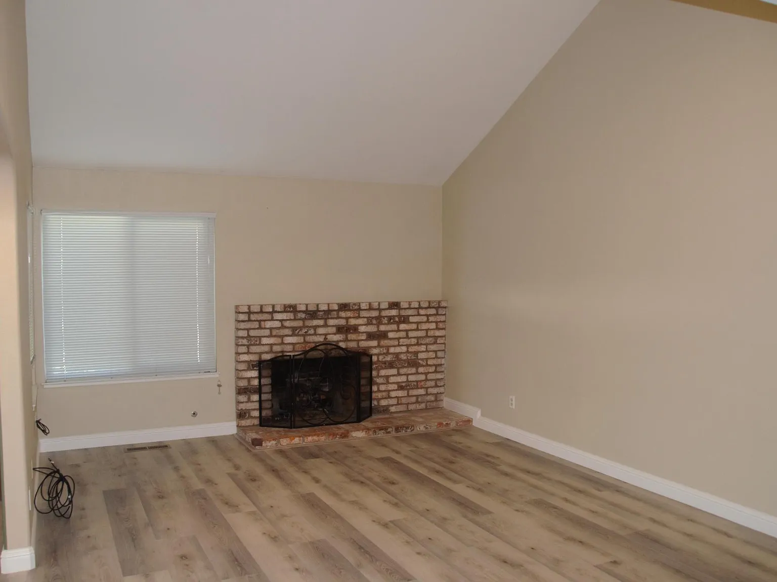 3 bed, 1471 sqft, $3,300 — Photo 4