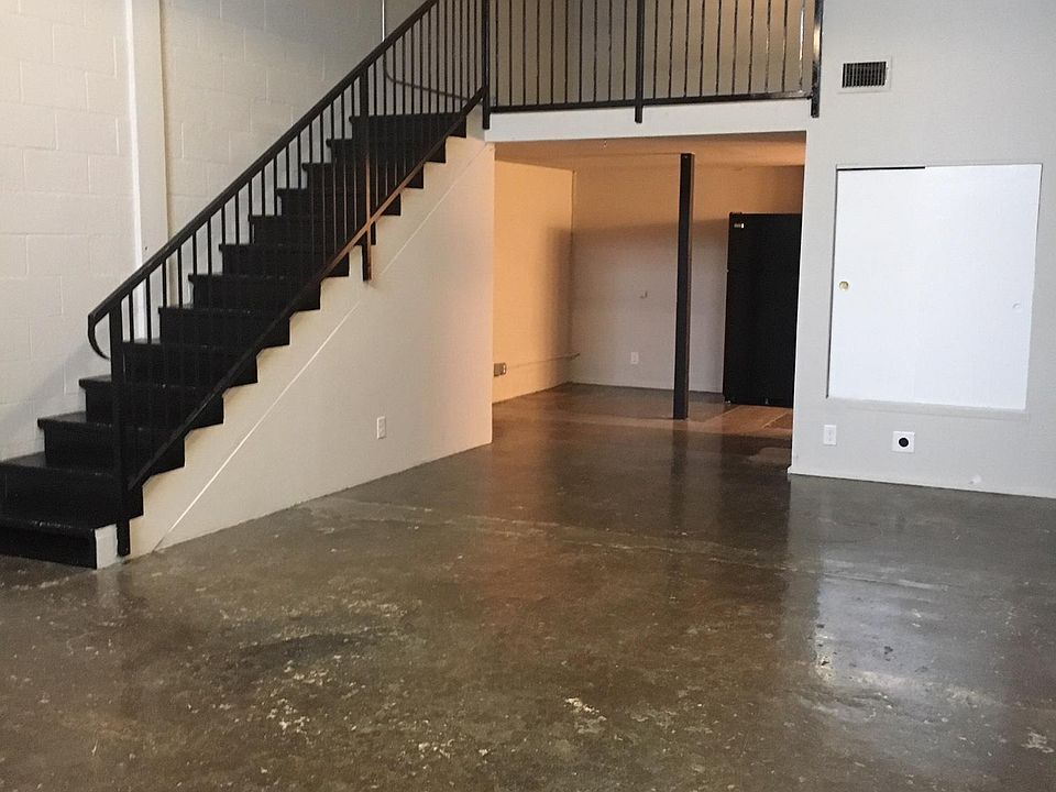 1st image of 2501 S Harwood St APT 10