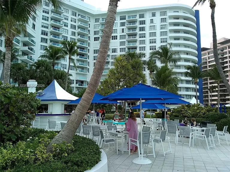 5161 Collins Ave #809 — Photo 2