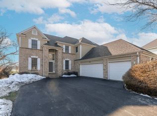 608 Long Cove Dr, Lake In The Hills, IL 60156