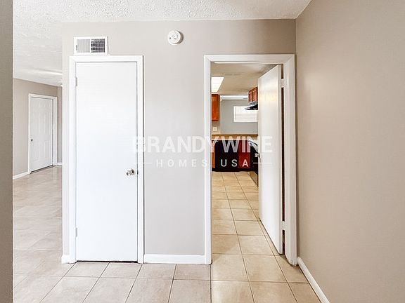 4th image of 807 Turtle Creek Dr N