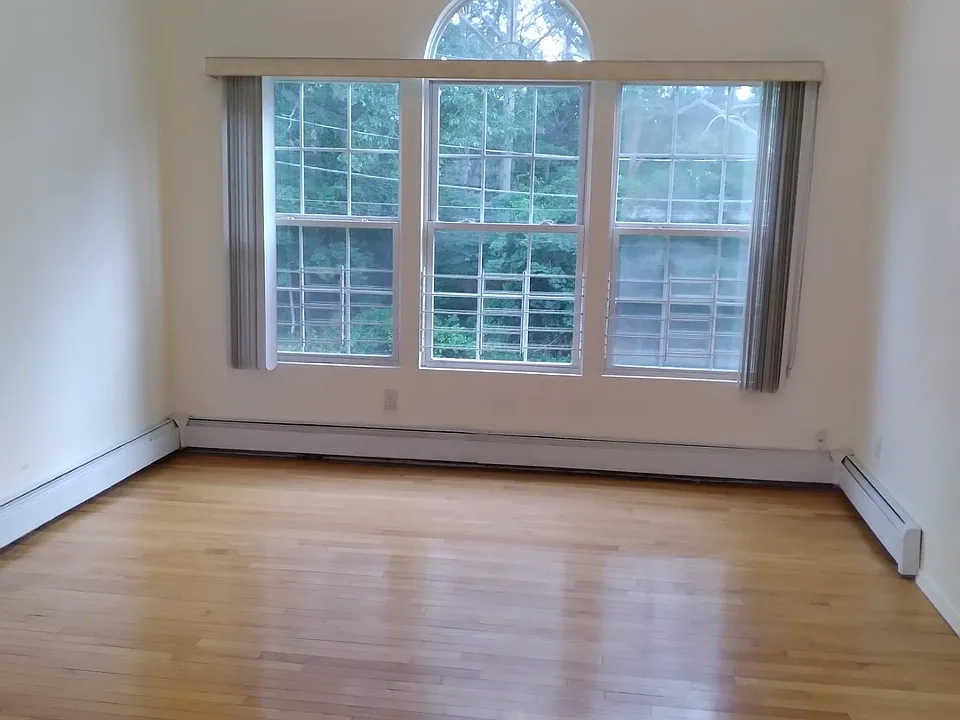 49 Pine Edge Ave
