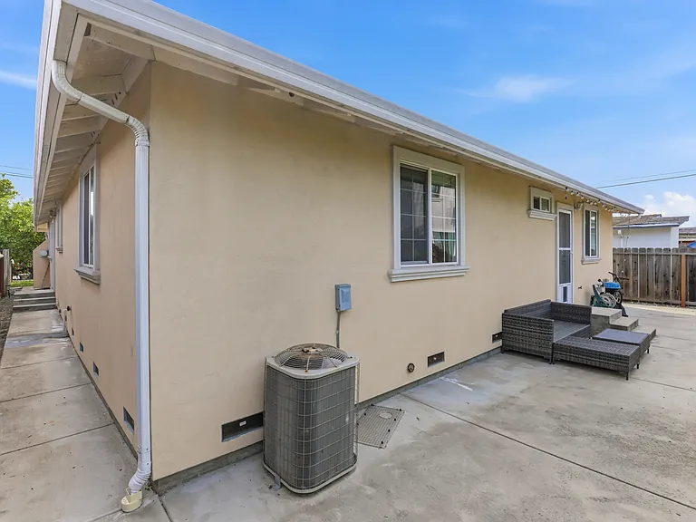 609 Stanford Ave — Photo 97