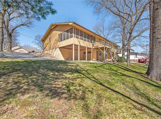 8272 Fairway Dr, Rogers, AR 72756