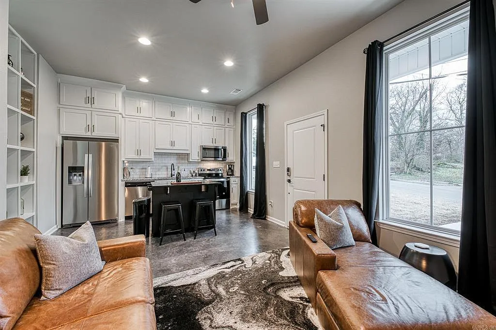 2 bed, 950 sqft, $1,900 — Photo 4