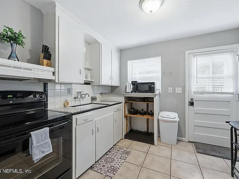 1264-1266 Donald St #1264 — Photo 9