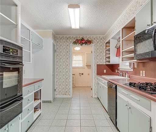 3rd image of 3257 Caroline Dr
