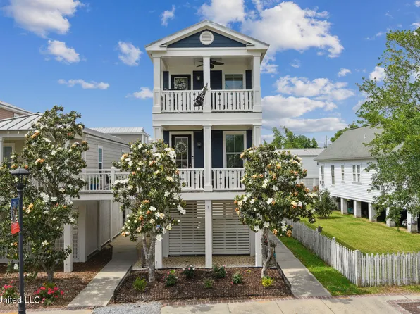 215 E 2nd St #1-A, Pass Christian, MS 39571