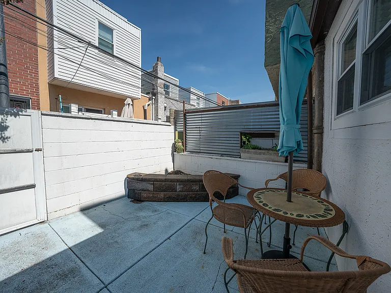 1916 S Alder St — Photo 22