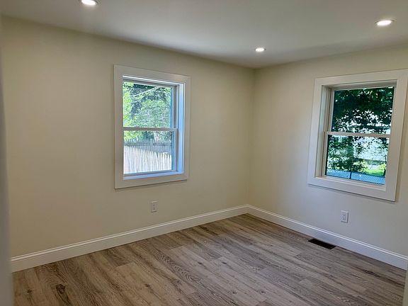 5th image of 37 Karen St