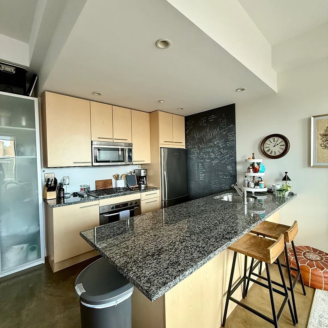 1 bed, 1.0 bath, 691 sqft, $3,600 — Photo 1