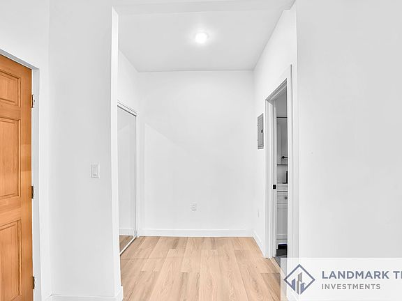 4th image of 766 N Van Ness Ave APT 7