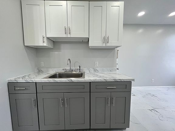 4th image of 675 Kennedy Blvd #3R