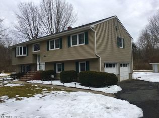 11 Ward Rd, Hardwick, NJ 07825