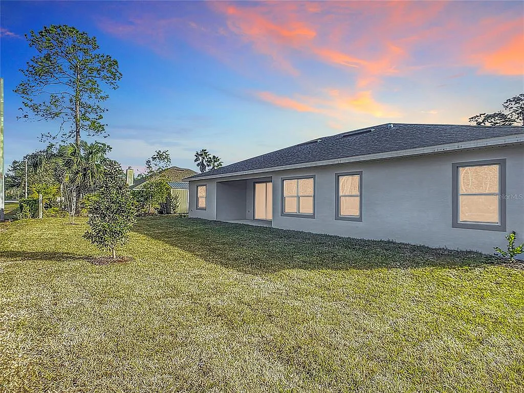 4 bed, 2.0 bath, 2293 sqft, $2,400 — Photo 3