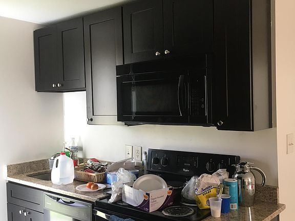 KITCHEN w/ dish washer