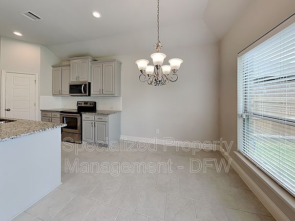 5th image of 1583 Country Crest Dr