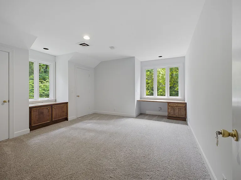5612 Stanford Ct — Photo 18