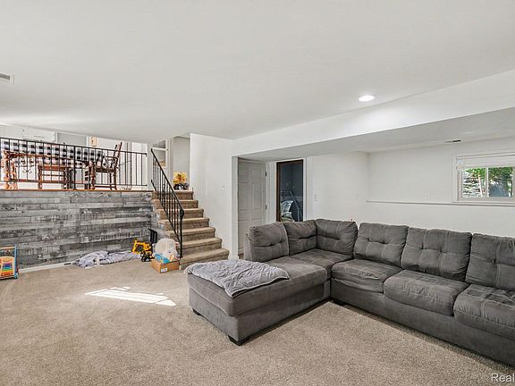 5th image of 2381 W Shiawassee Ave
