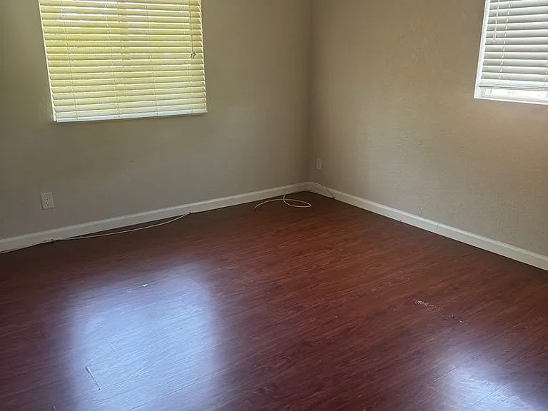 1336 E Mountain View Rd #202 — Photo 13