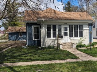 200 E Pinzon St, Tuscola, IL 61953