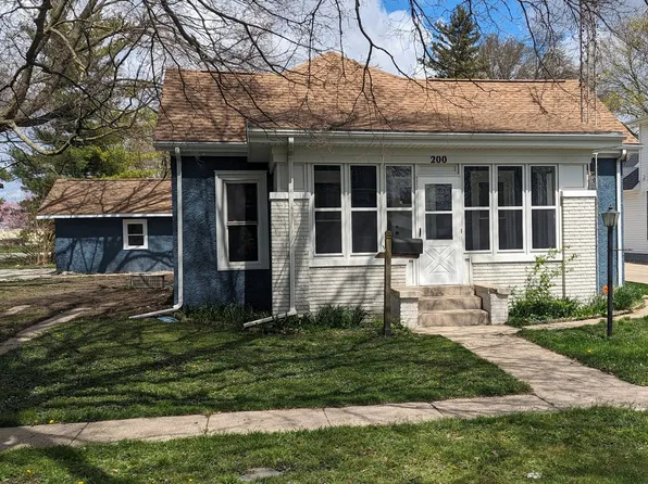 200 E Pinzon St, Tuscola, IL 61953