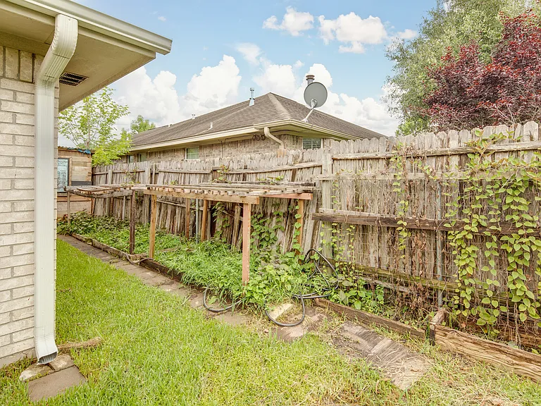 1209 Portsmouth Ct — Photo 31