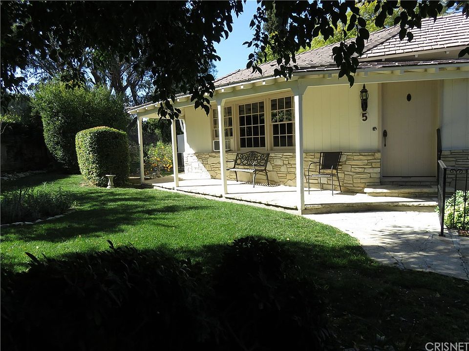 1st image of 5 Sunnyfield Dr