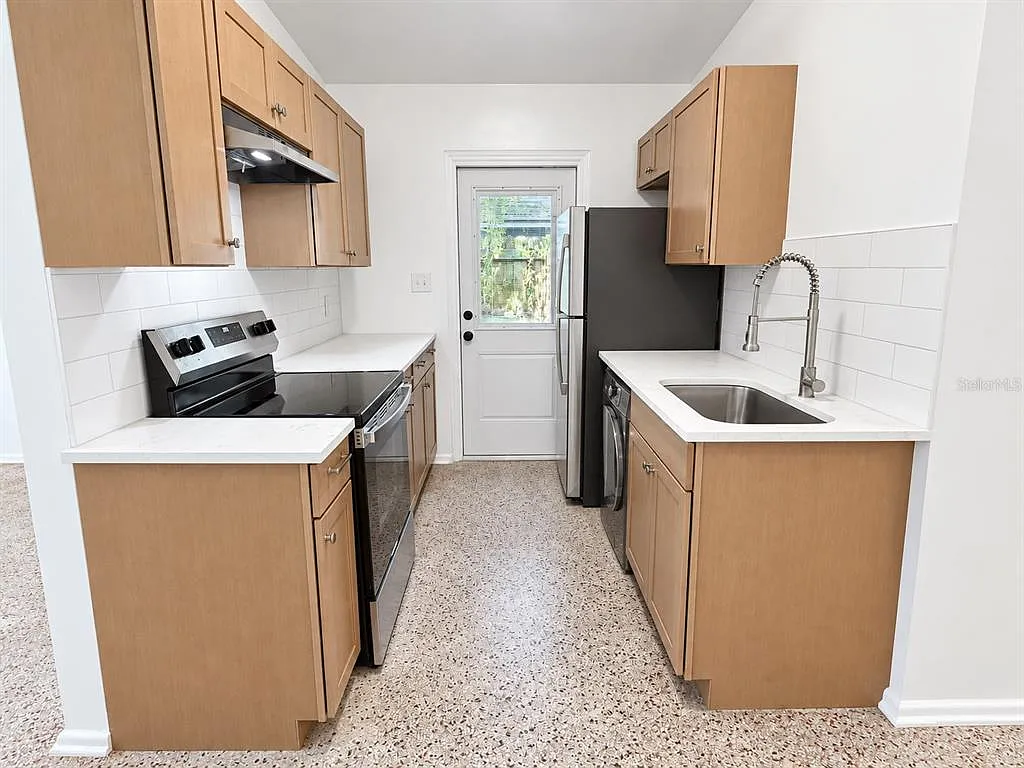 2 bed, 1.0 bath, 980 sqft, $1,850 — Photo 3